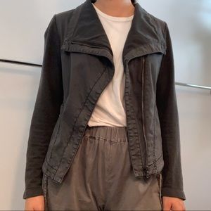 Comfy motorcycle jacket in charcoal 🐘